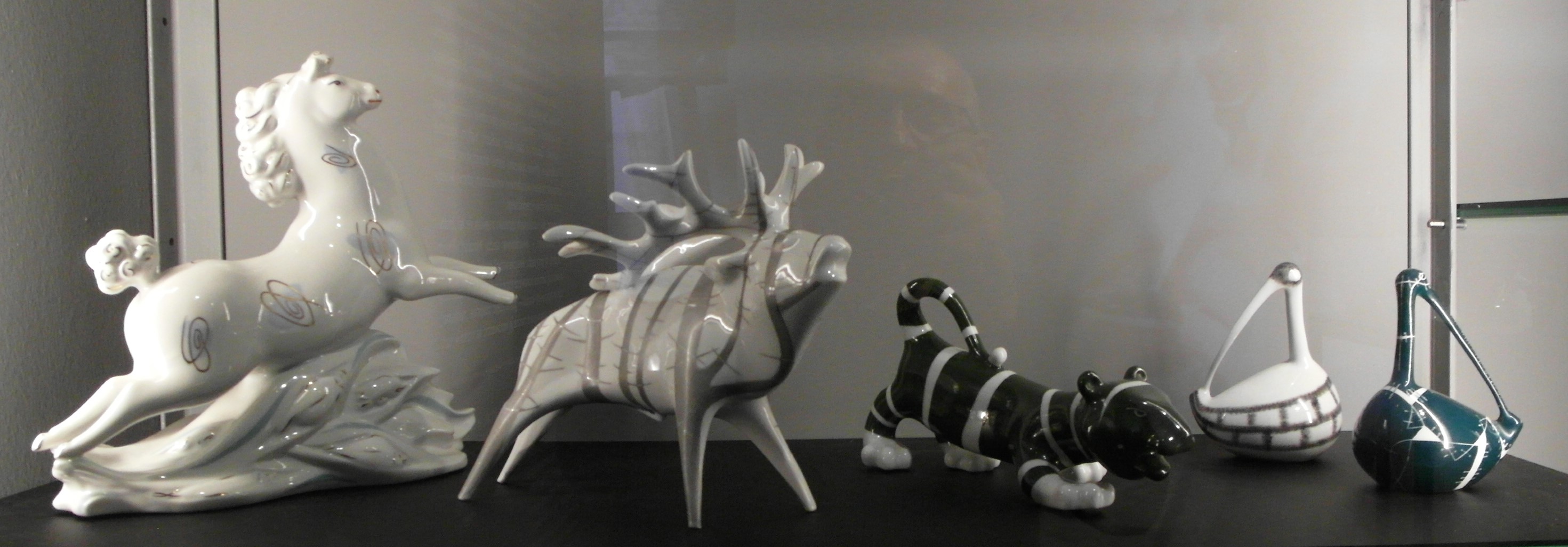 fot. 2. Figurki Henryka Jędrasiaka Akt Końska Wenus 1956 Jeleń 1956 Tygrys 1957 Kulik 1958